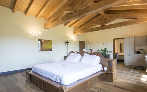 Agr. Castello della Mugazzena: Soveværelse, Værelse, Møbel, Seng, Ejendom, Indretning, Bed Frame, Trægulve, Sengetøj, Bygning
