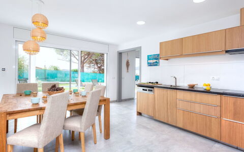 Almendro: Ejendom, Værelse, Møbel, Køkken, Cabinetry, Indretning, Countertop, Bygning, Gul, Turquoise