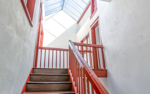 Casa Itzuli: Bygning, Trappe, Træ, Hus, Maling, Indretning, Vindue, Line, Gulvbelægning