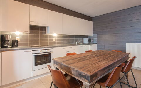 Bredene 310: Møbel, Cabinetry, Ejendom, Countertop, Træ, Køkken, Indretning, Bord, Komfur, Gulvbelægning