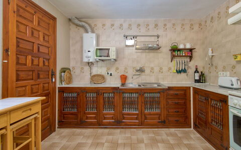 Florencia: Ejendom, Værelse, Møbel, Cabinetry, Køkken, Countertop, Bygning, Indretning, Etage, Flise