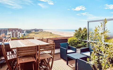 Cabourg 310: Sky, Himmel, Ejendom, Træ, Bygning, Arkitektur, Indretning, Udendørs Møbler, Urban Design, Skygge