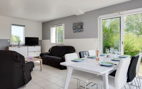 Maison de Kerfilly: Møbel, Værelse, Ejendom, Stue, Indretning, Kaffebord, Bord, Bygning, Etage, Hjem