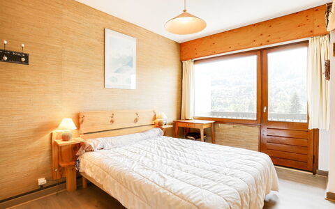 Le Sarto: Soveværelse, Seng, Møbel, Værelse, Loft, Ejendom, Indretning, Sengetøj, Bed Frame, Etage