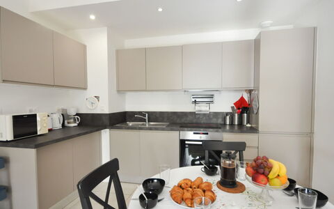 Kensington: Countertop, Cabinetry, Mad, Køkken, Komfur, Køkken Apparat, Husholdningsapparat, Bordservice, Træ, Etage