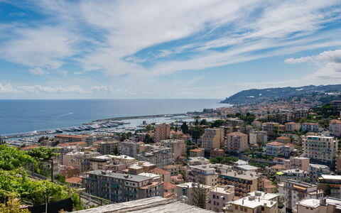 Villa Peiranze: Himmel, Stad, City, Byområde, Daytime, Hav, Menneskelig Bosættelse, Turisme, Kyst, Sky