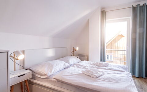 Lakeside Village 12: Møbel, Komfort, Træ, Seng, Bygning, Bed Frame, Indretning, Etage, Gardin