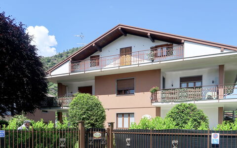 Les Maisons della Fattoria: Himmel, Bygning, Plante, Vindue, Sky, Hegn, Træ, Land Lot, Hus, Vegetationen