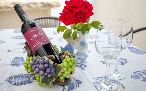 San Martino Ii: Blomst, Plante, Bord, Drinkware, Bordservice, Flaske, Glasservice, Vin, Vinglas, Glas Flaske