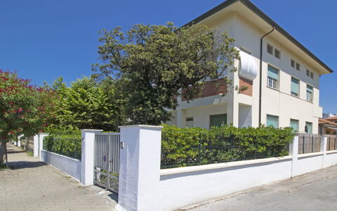 Sandra: Ejendom, Hus, Bygning, Ejendom, Hjem, Boligområde, Facade, Arkitektur, Land Lot, Kvarter