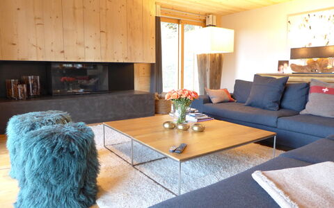 Crans-Montana 643: Møbel, Værelse, Stue, Ejendom, Indretning, Bord, Kaffebord, Hus, Hjem, Etage