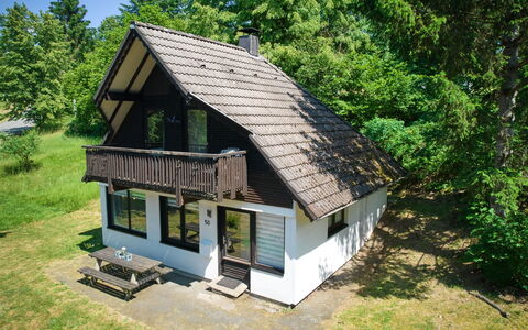 Frankenau 200: Plante, Bygning, Vindue, Træ, Naturlige Landskab, Hus, Træ, Himmel, Sommerhus, Landskab