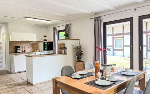 Frankenau 200: Træ, Gulvbelægning, Møbel, Køkken & Spisebord, Indretning, Etage, Bord, Hjem, Spisestue, Loft