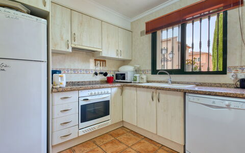 Jardines del Mar: Ejendom, Værelse, Køkken, Cabinetry, Møbel, Countertop, Bygning, Ejendom, Hus, Indretning