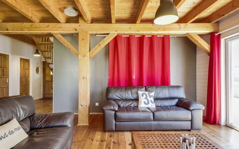 Pen-Guen: Couch, Møbel, Bord, Træ, Bygning, Belysning, Komfort, Indretning, Stue, Træ