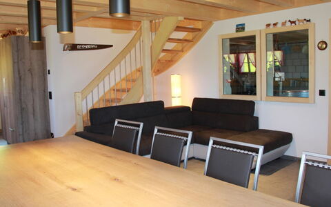 Alphaus Hasler: Couch, Stue, Træ, Indretning, Arkitektur, Gulvbelægning, Etage, Studio Couch, Hal, Væg