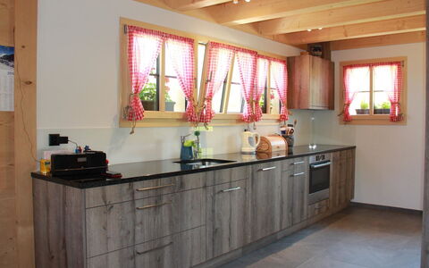 Alphaus Hasler: Countertop, Cabinetry, Ejendom, Vindue, Køkken, Bygning, Træ, Indretning, Tap, Hus
