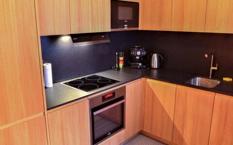 Armina: Køkken Apparat, Køkken, Træ, Gulvbelægning, Større Bandage, Countertop, Cabinetry, Indretning, Husholdningsapparat, Etage
