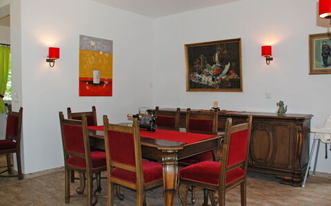 Castro 150: Værelse, Spisestue, Ejendom, Møbel, Bygning, Køkken & Spisebord, Bord, Indretning, Hus, Restaurant