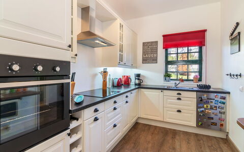 Roberts: Countertop, Værelse, Køkken, Ejendom, Møbel, Cabinetry, Indretning, Bygning, Trægulve, Etage