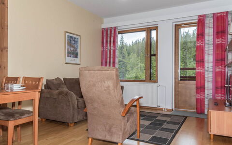 Ylläs Chalets A507: Møbel, Stol, Udendørs Møbler, Bord, Træ, Udendørs Bord, Køkken & Spisebord, Skygge, Have, Paraply