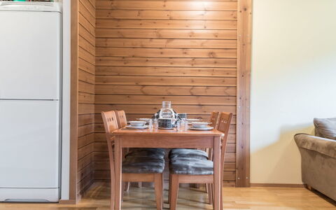 Ylläs Chalets A507: Møbel, Stol, Udendørs Møbler, Bord, Træ, Udendørs Bord, Køkken & Spisebord, Skygge, Have, Paraply