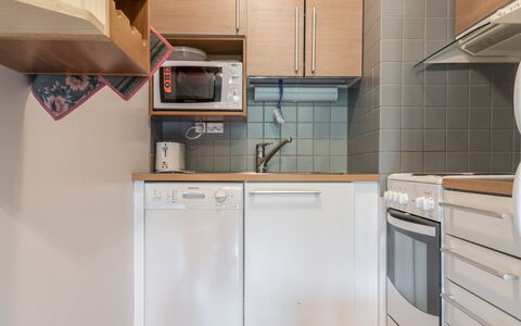 Ylläs Chalets A507: Møbel, Stol, Udendørs Møbler, Bord, Træ, Udendørs Bord, Køkken & Spisebord, Skygge, Have, Paraply