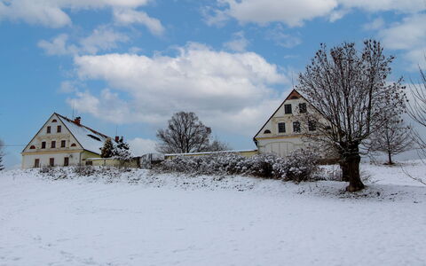 Statek Martínkovice: Sky, Himmel, Bygning, Sne, Vindue, Plante, Naturlige Landskab, Hus, Træ, Fryser