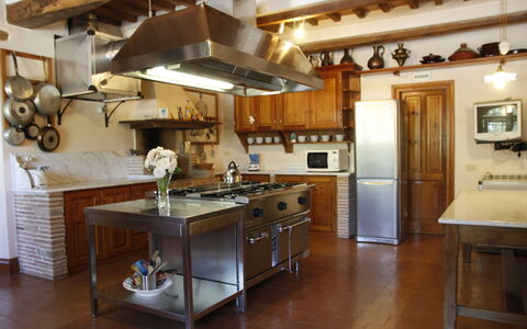 Villa Venanzo: Countertop, Værelse, Ejendom, Møbel, Køkken, Bygning, Cabinetry, Indretning, Etage, Hus