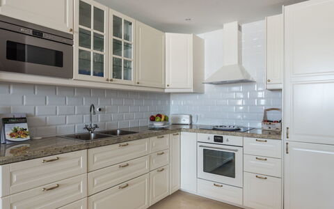 Carmen Vistamar: Countertop, Cabinetry, Møbel, Køkken, Værelse, Ejendom, Hvid, Indretning, Etage, Skuffe