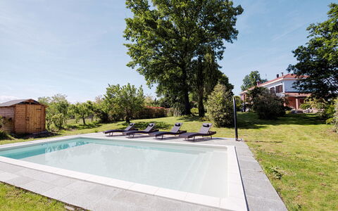 San Giacomo: Ejendom, Svømmepøl, Hus, Hjem, Ejendom, Boligområde, Backyard, Græs, Bygning, Arkitektur