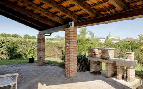 San Giacomo: Ejendom, Bygning, Hus, Ejendom, Værelse, Veranda, Hjem, Estate, Gårdhave, Arkitektur