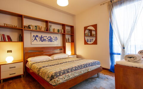 La Rondine (Luu280): Møbel, Ejendom, Bygning, Vindue, Komfort, Cabinetry, Bed Frame, Træ, Indretning, Seng