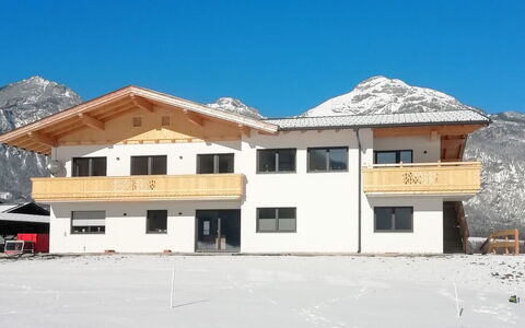 Zillertalblick: Ejendom, Hjem, Himmel, Hus, Ejendom, Arkitektur, Bygning, Tag, Boligområde, Vinter