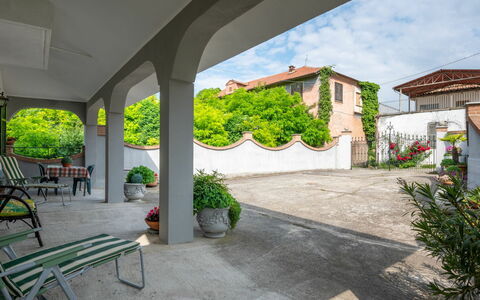 Casa della Peschiera: Plante, Bygning, Ejendom, Himmel, Sky, Vindue, Skygge, Indretning, Arkitektur, Gulvbelægning