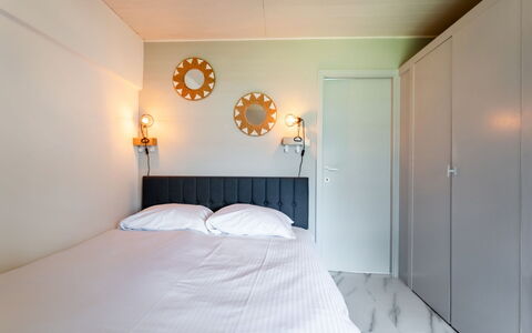 De Haan 311: Indretning, Væg, Soveværelse, Møbel, Gulvbelægning, Seng, Etage, Loft, Lysarmatur, Belysning