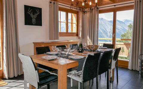Nendaz 635: Værelse, Spisestue, Møbel, Ejendom, Bygning, Indretning, Bord, Hus, Køkken & Spisebord, Ejendom