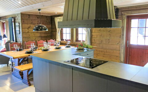 Prestebu: Cabinetry, Countertop, Møbel, Køkken, Bygning, Køkken Apparat, Vindue, Indretning, Træ, Gulvbelægning