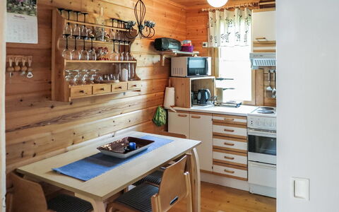Ylläsmukka a 3: Altan, Lejlighed, Skygge, Glas, Ejerlejlighed, Gelænder, Veranda, Dagslys, Dæk, Udendørs Møbler