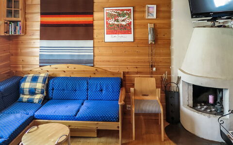 Ylläsmukka a 3: Møbel, Træ, Indretning, Loft, Gulvbelægning, Værelse, Couch, Stue, Etage, Bejdse