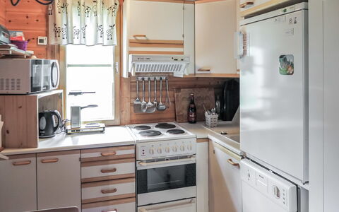 Ylläsmukka a 3: Køkken Apparat, Køkken, Countertop, Større Bandage, Cabinetry, Møbel, Husholdningsapparat, Træ, Komfur, Indretning