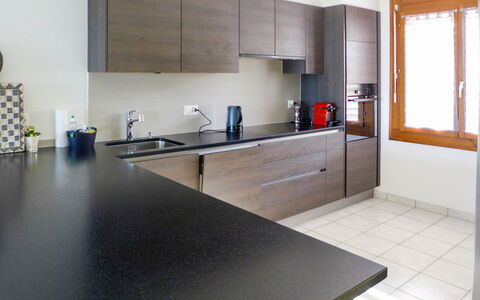 Bellevue: Countertop, Værelse, Ejendom, Møbel, Indretning, Køkken, Etage, Bygning, Cabinetry, Flise