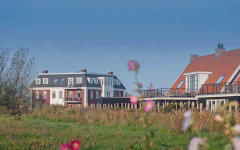 Ganuenta: Hus, Hjem, Ejendom, Græs, Himmel, Land Lot, Landdistrikt, Farm, Prærie, Bygning