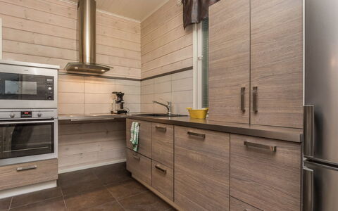 Pertunmaa 603: Cabinetry, Køkken, Countertop, Gulvbelægning, Møbel, Træ, Køkken Apparat, Skuffe, Indretning, Etage