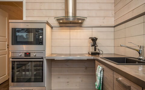 Pertunmaa 603: Gulvbelægning, Køkken, Cabinetry, Træ, Countertop, Etage, Køkken Apparat, Indretning, Møbel, Husholdningsapparat