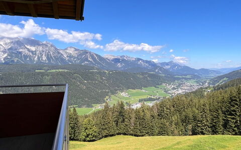 Schladming 620: Himmel, Sky, Daytime, Ejendom, Bjerg, Økoregion, Plante, Blad, Grøn, Træ