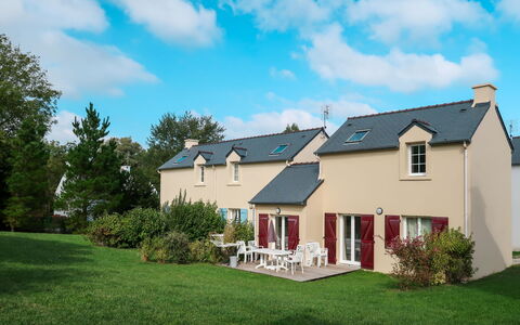 Crozon-Morgat 642: Sky, Plante, Himmel, Bygning, Vindue, Dør, Træ, Land Lot, Hus, Græs