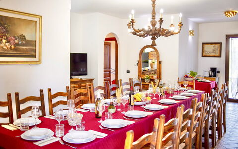 I Gigli di Montefiascone: Møbel, Indretning, Bord, Spisestue, Bordservice, Stol, Loft, Værelse, Køkken & Spisebord, Dug