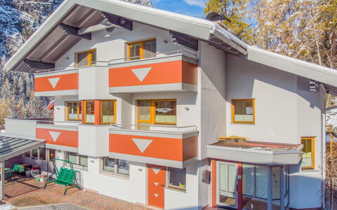 Anette Living: Bygning, Vindue, Ejendom, Træ, Træ, Hus, Arkitektur, Plante, Urban Design, Sommerhus