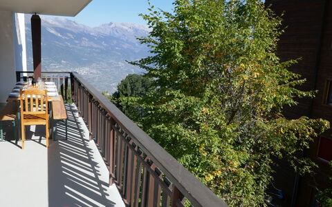Nendaz 663: Ejendom, Træ, Ejendom, Hjem, Arkitektur, Hus, Altan, Gelænder, Bygning, Værelse